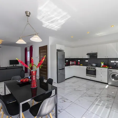 Βίλα Picture Renting Your 5 Star Located In With Beautiful Private Pool, 1483 Πρωταράς