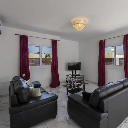 Picture Renting Your 5 Star Located In With Beautiful Private Pool, 1483 Βίλα *