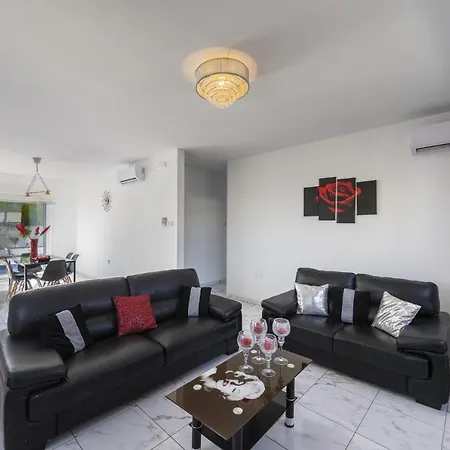 Picture Renting Your 5 Star Located In With Beautiful Private Pool, 1483