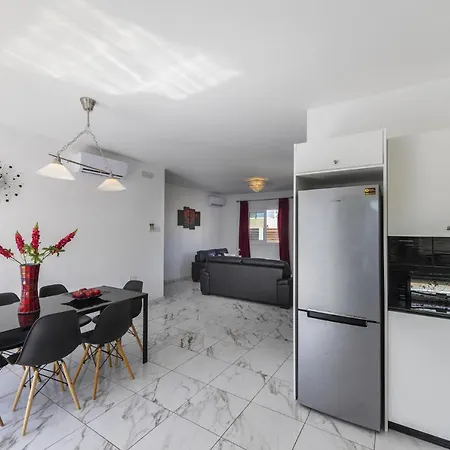 Βίλα Picture Renting Your 5 Star Located In With Beautiful Private Pool, 1483
