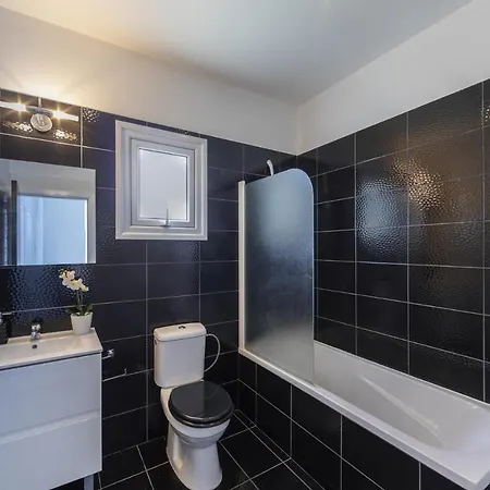 Picture Renting Your 5 Star Located In With Beautiful Private Pool, 1483 * Πρωταράς