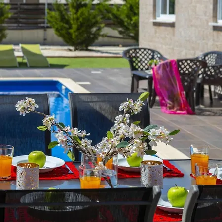 Picture Renting Your 5 Star Located In With Beautiful Private Pool, 1483 * Πρωταράς