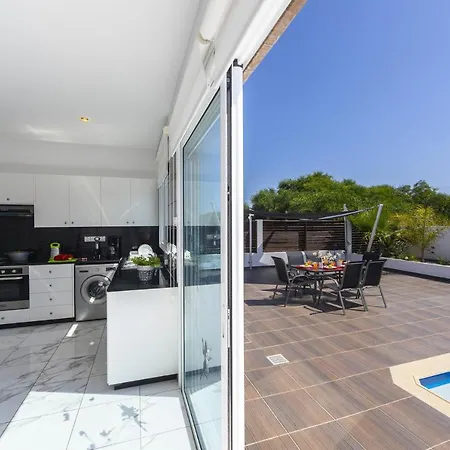 Picture Renting Your 5 Star Located In With Beautiful Private Pool, 1483 Πρωταράς
